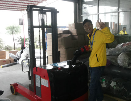 肇慶知名鞋業(yè)廠采購(gòu)我司前移式電動(dòng)叉車一輛 肇慶知名鞋業(yè)廠采購(gòu)我司前移式電動(dòng)叉車一輛